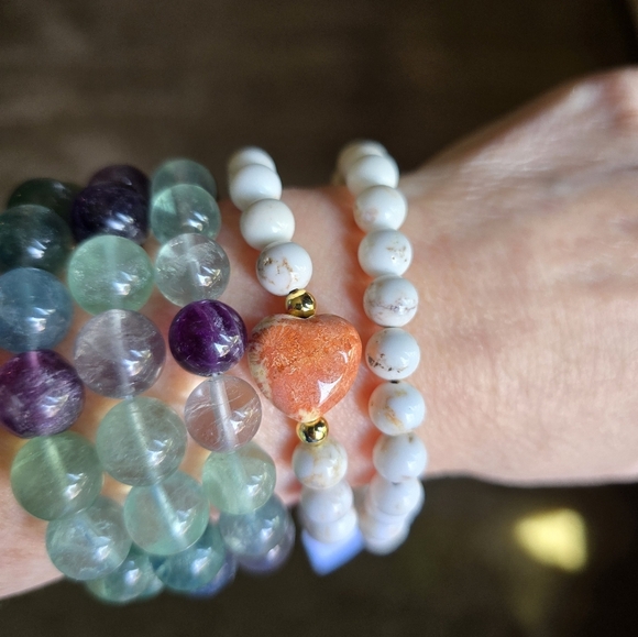 8mm Magnesite With Coral Jade Heart - Picture 5 of 6